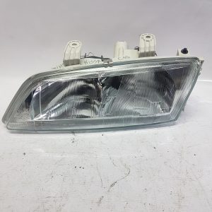 Farol  esquerdo Nissan Primera