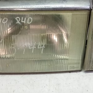 Farol Esquerdo Volvo 240